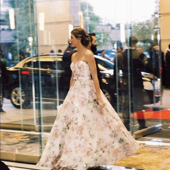 Beautiful Ball Prom Dress/ Gown (size small) - Picture 5 of 11